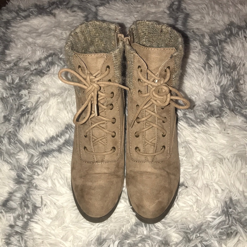 Tan Fall booties - Picture 2 of 6